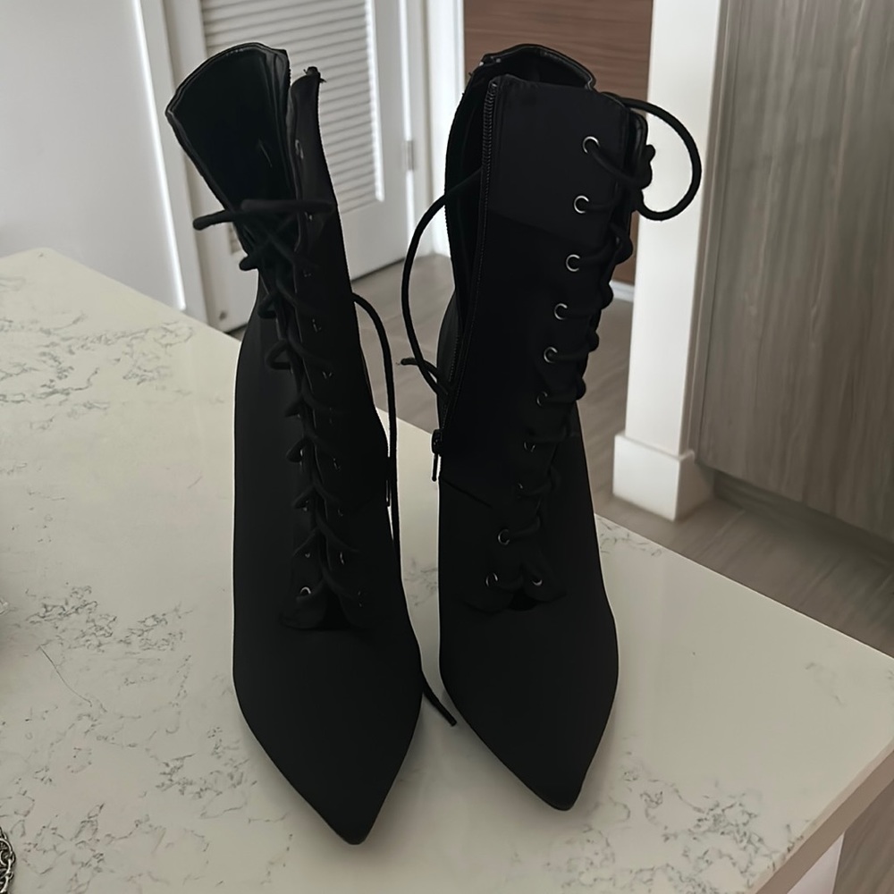 Black boot lace